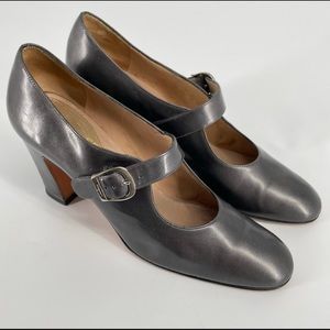 Salvatore Ferragamo Mary Jane Round Toe Heels Size 7AA Narrow